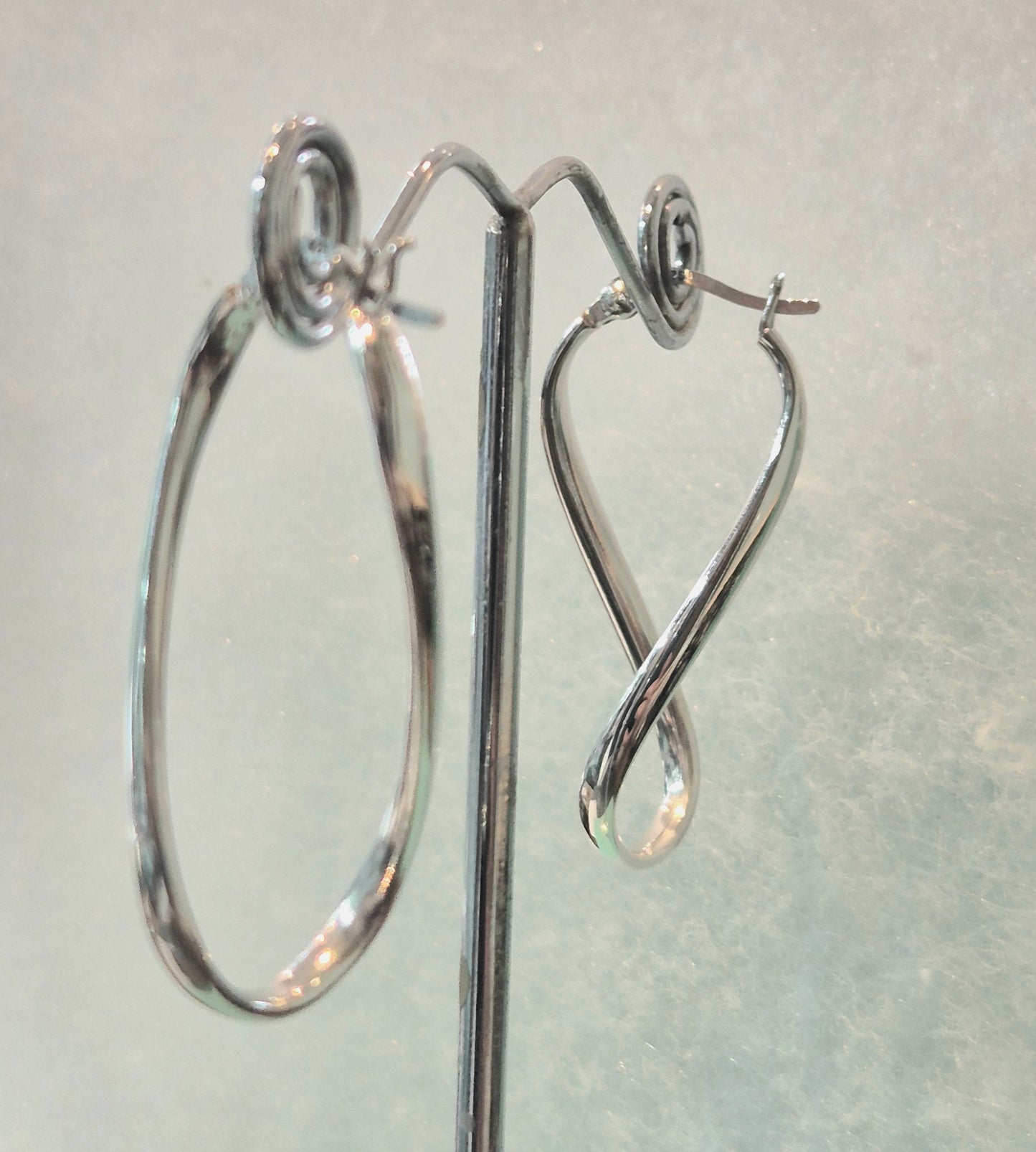 Oblong twist earrings