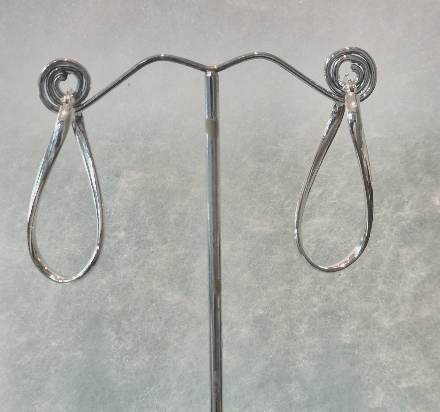 Oblong twist earrings