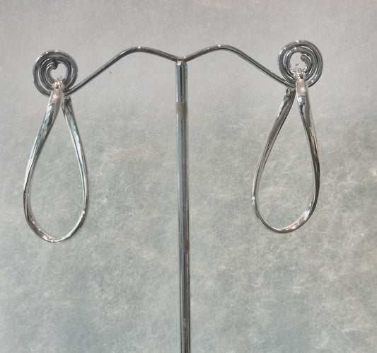 Oblong twist earrings