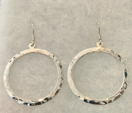 Hammered circle earrings