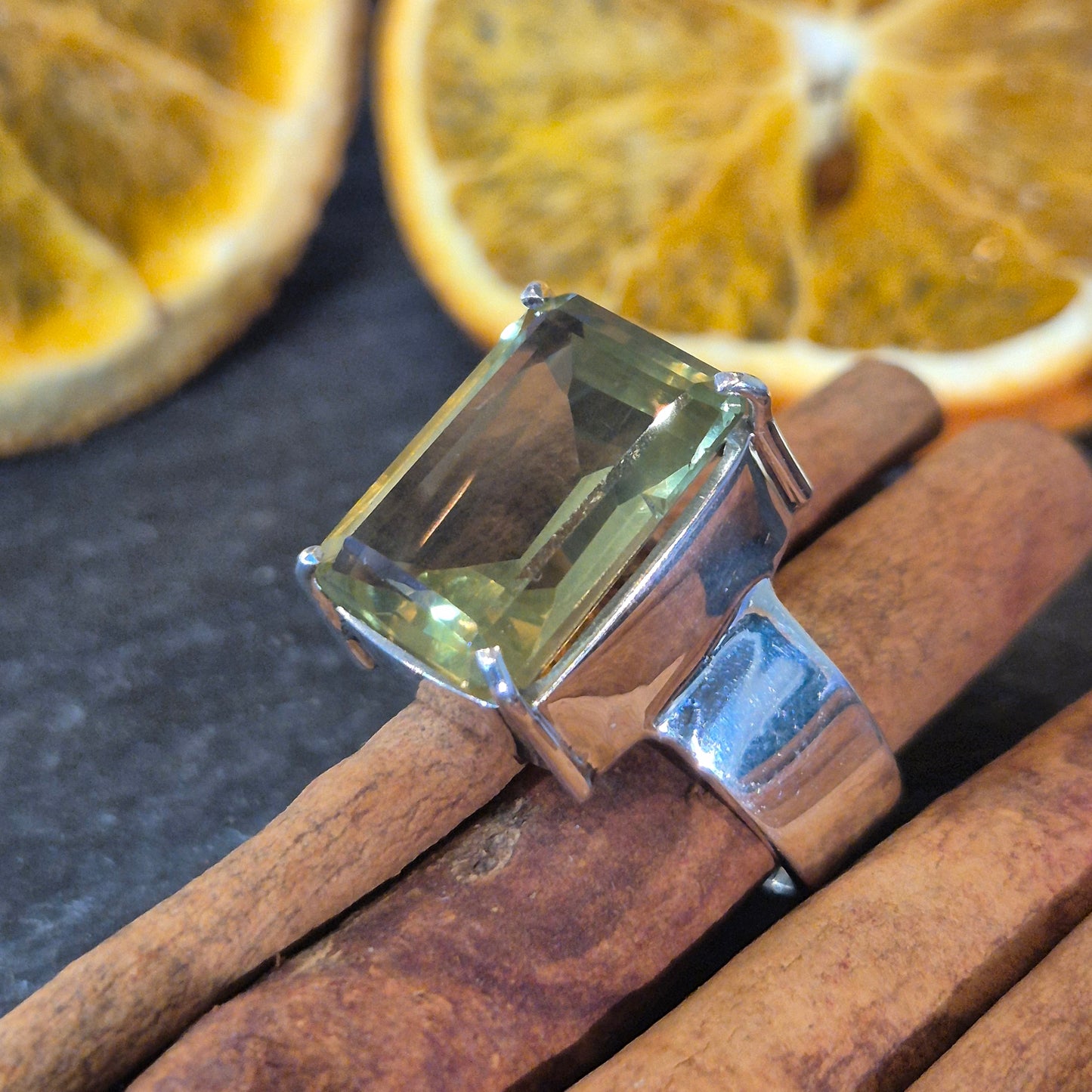 Lemon quartz ring